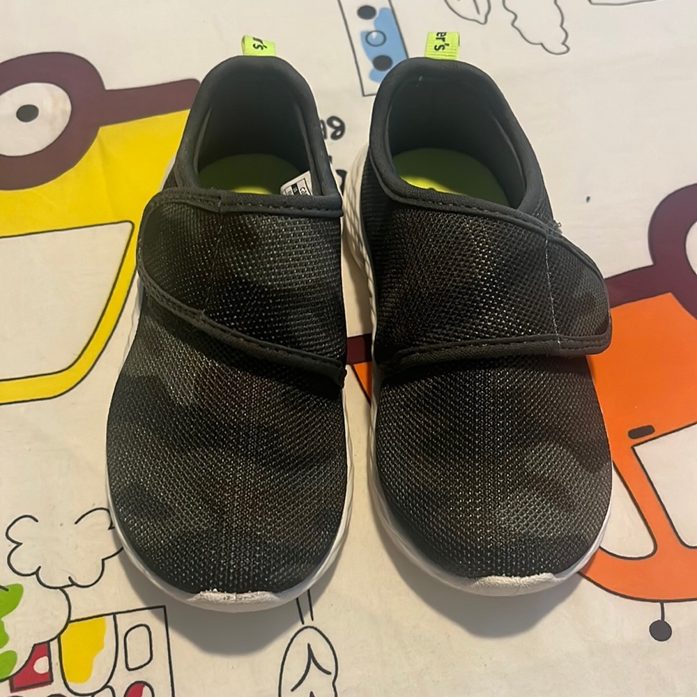 Carter’s kids NEW camouflage shoe size 8